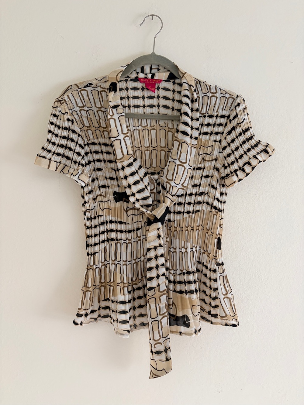 Vintage Sunny Leigh Beige Black Patterned Pleated Tie-Neck Top Office Siren
